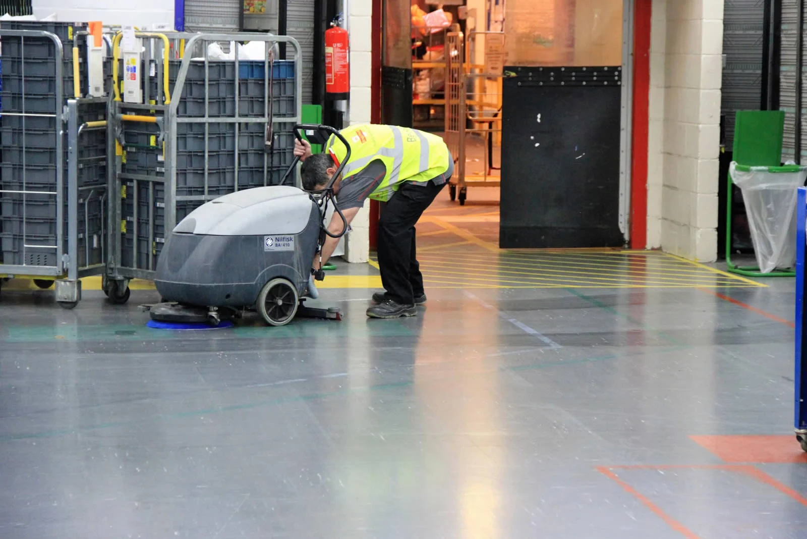 avm warehouse cleaning services